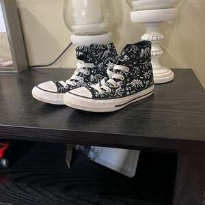 Converse Kids Chuck Taylor All Star Easy-On Dino Party High Top Sneaker